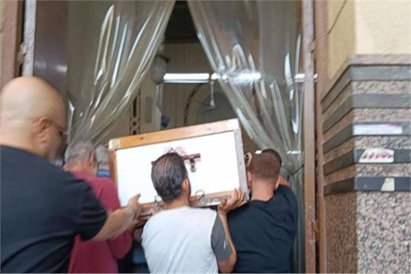 وداع الكاتب الكبير محمد عبد المنعم.. جنازة مهيبة من مسجد عمر مكرم