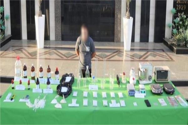 حبس عنصر إجرامي لقيامه بجلب وتصنيع المخدرات بالقليوبية
