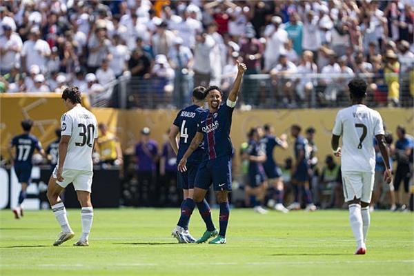 باريس يمزق شباك ريال مدريد برباعية ويتأهل لنهائي مونديال الأندية