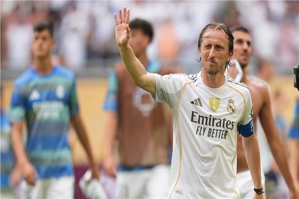 مودريتش يودع ريال مدريد في ليلة رباعية الباريس