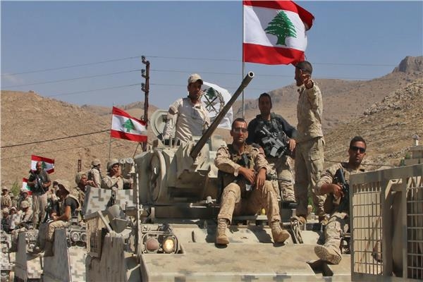 مروحيات الجيش اللبناني تشارك في إخماد حرائق بريف اللاذقية في سوريا