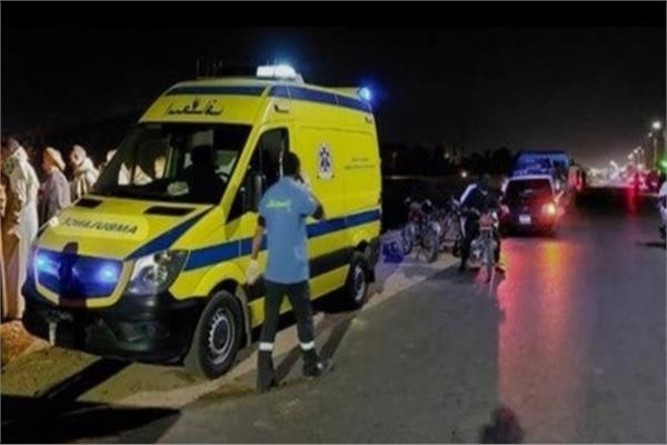 مصرع وإصابة 13 شخصاً في حادث تصادم سيارتين بدمياط