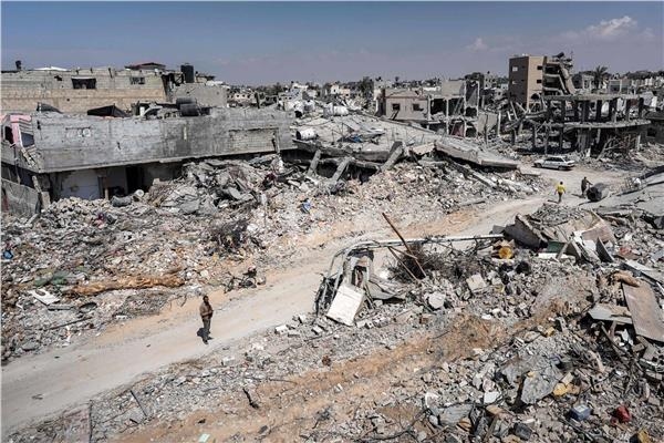 21 شهيدًا فلسطينيًا أثناء انتظار المساعدات بخان يونس