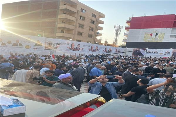 توافد الآلاف على مؤتمر"الجبهة الوطنية" بالجيزة