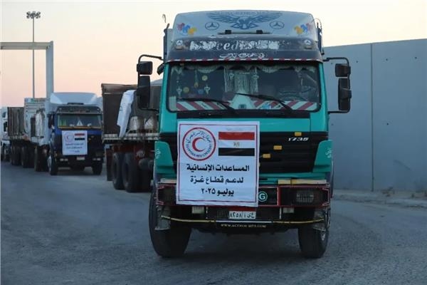 تحرك شاحنات «زاد العزة» نحو معبر كرم أبو سالم لإدخال المساعدات إلى غزة