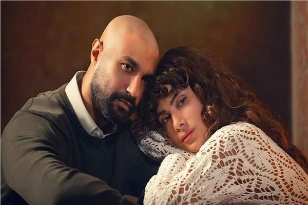 إصابة كريم فهمي بمرض خبيث وحمل صبا مبارك.. بداية ساخنة ل«220 يوم»