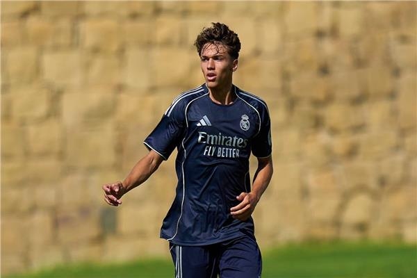 ريال مدريد يواصل تدريباته وتصعيد ناشئ في خط الوسط