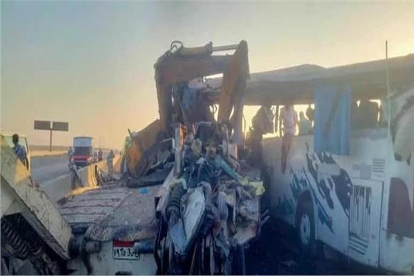 مصرع 9 أشخاص وإصابة 44 آخرين في حادث تصادم بطريق أطفيح