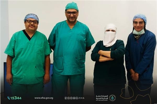 فريق جراحة العيون بمجمع السويس يستخرج مسمارًا من قرنية عامل