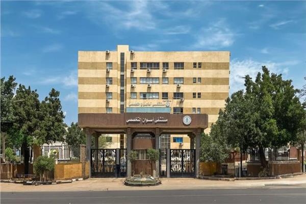 نجاح أول جراحة دقيقة لاستئصال ورم بالمخ في مستشفى أسوان التخصصي