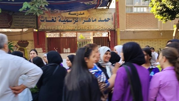 الثانوية العامة 2025.. دخول الطلاب للجان واستمرار التفتيش قبل "الفيزياء والتاريخ"