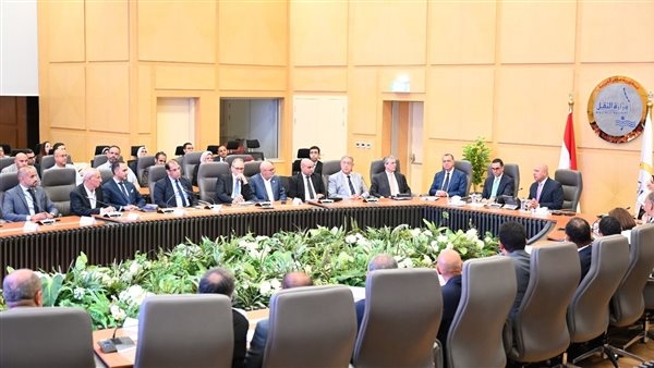 وزير الصناعة يستعرض مع مُصنعي السيارات تعديلات واشتراطات برنامج الحوافز الجديدة
