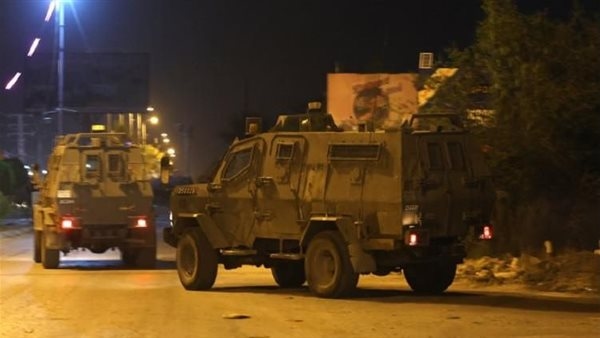 فلسطين.. الاحتلال يعتقل مواطنين ويعتدي بالضرب على ثالث في طولكرم