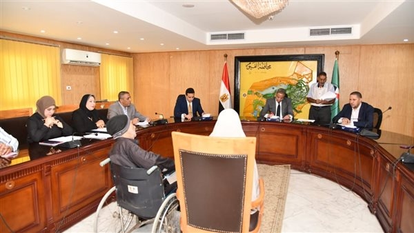 محافظ الفيوم يوجه برعاية شابين توأم يعانيان من صرع كهرباء زائدة بالمخ