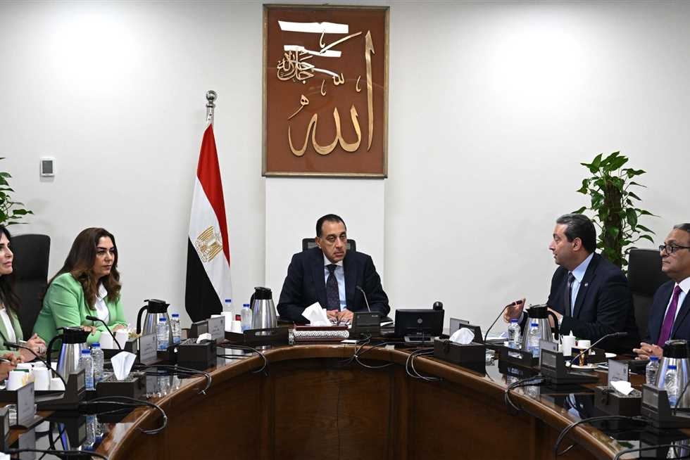 رئيس الوزراء يتابع موقف تنفيذ المشروعات والفرص الاستثمارية بمحافظة دمياط