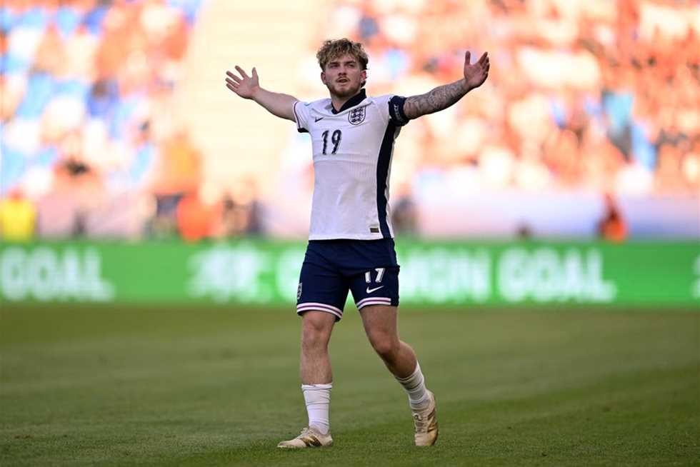 إليوت يقود منتخب إنجلترا إلى نهائي أمم أوروبا للشباب بثنائية أمام هولندا