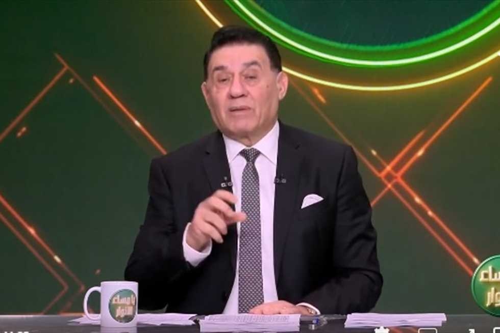 مذيع الأهلي في مرمى الانتقادات بعد الإساءة ل مدحت شلبي