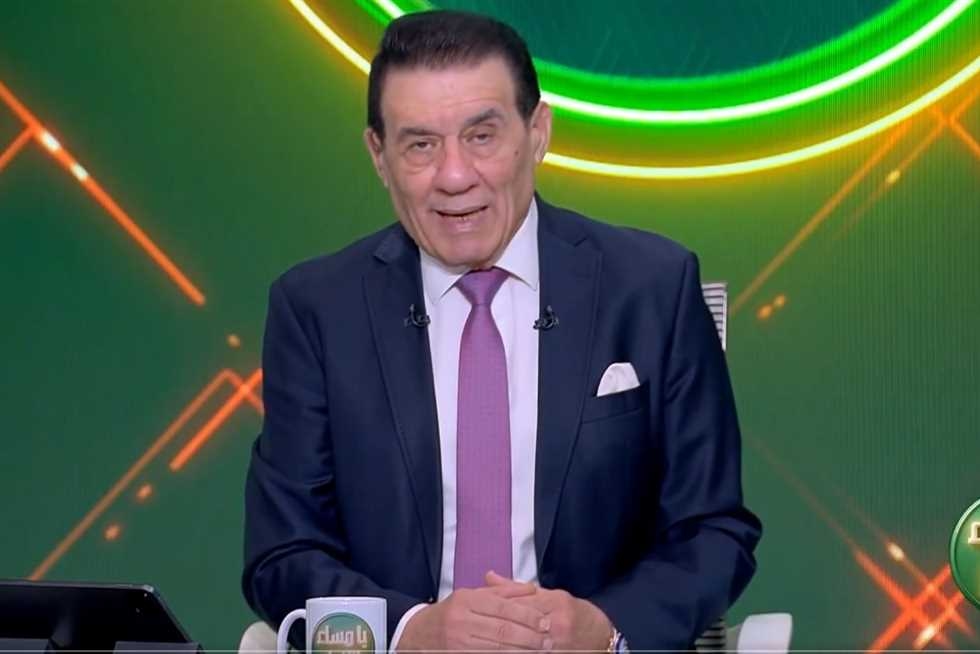 تصرف غير متوقع من الأهلي تجاه مدحت شلبي بعد إساءة مذيع القناة