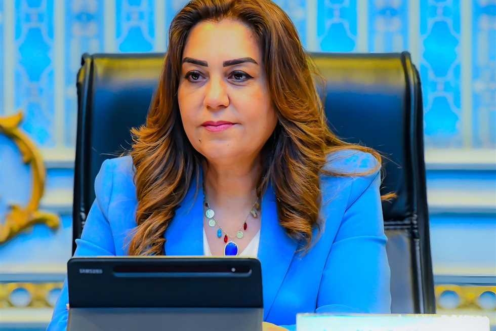 توجيهات للمحافظات بتيسير مشاركة صاحبات الحرف اليدوية في المنافذ والمعارض الدائمة