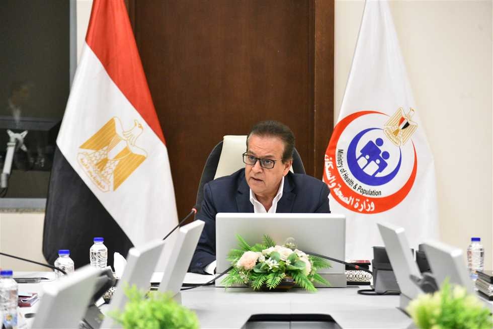 وزير الصحة يناقش إجراءات توافر المستلزمات الدوائية في جميع منافذ الصرف