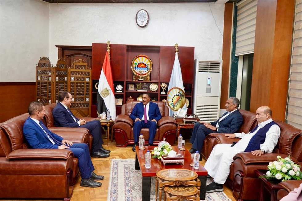رئيس «الرقابة الصحية» ومحافظ مطروح يناقشان جاهزية المنشآت الصحية للاعتماد من GAHAR