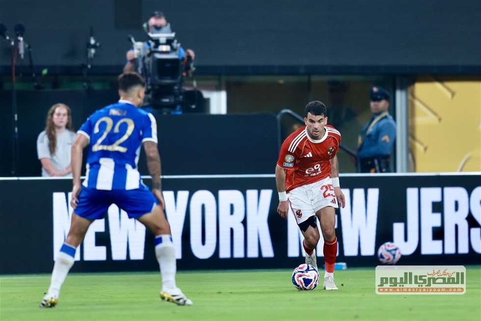 «كان بالونة دلوقتي لاعب عالمي».. رسائل نارية من خالد الغندور ل جماهير الأهلي بسبب زيزو