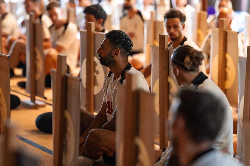 «يا عم حرام عليك».. شوبير يدافع عن محمد صلاح بعد زيارة المعبد البوذي