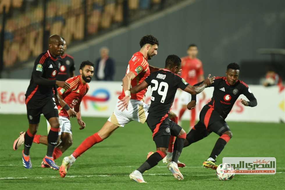 ريبيرو يُطيح بنجم الأهلي بسبب صفقة سوبر (تفاصيل)