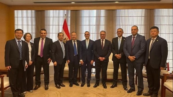 وزير الاستثمار يبحث مع شركات صينية فرص التعاون في الطاقة وتحلية المياه والصناعات الاستراتيجية