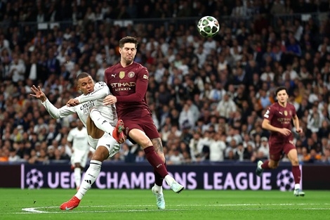 تقارير: أرنولد أساسيا مع ريال مدريد أمام الهلال.. واستبعاد مبابي