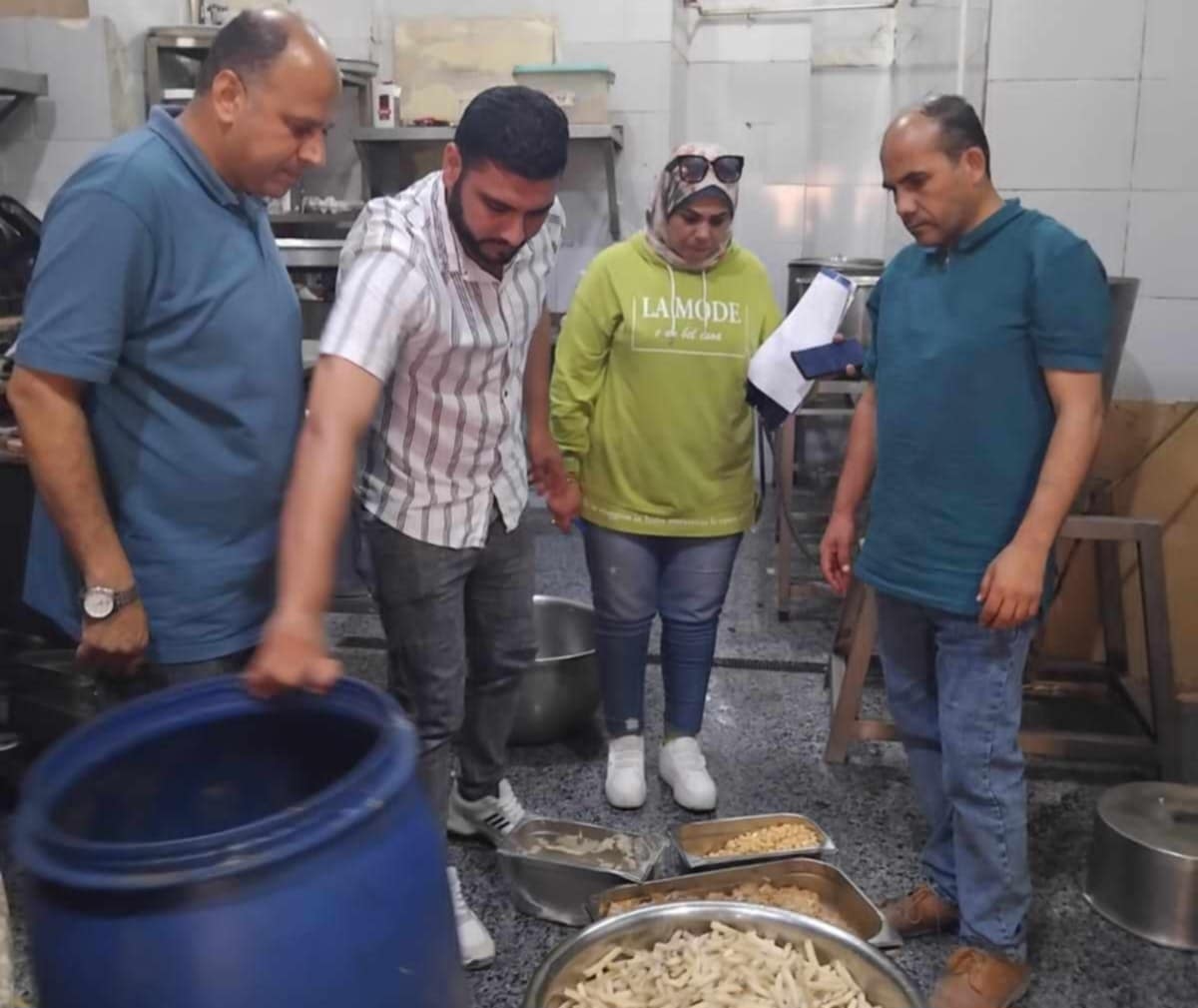 مطروح: حملات رقابية تضبط وتعدم 37 كجم أغذية فاسدة وتغلق منشأة مخالفة