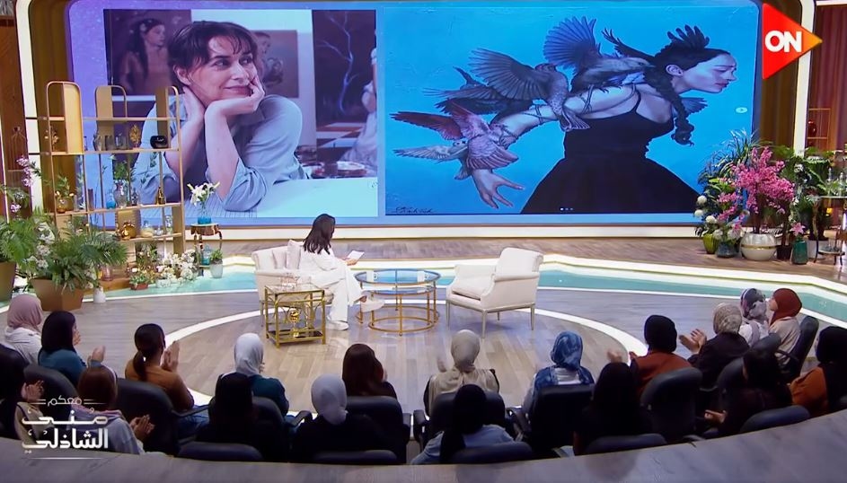 منى الشاذلي تعرض صور اللوحات الفنية بعد واقعة مها الصغير: دورنا ليس الصمت وابتلاع الأزمة