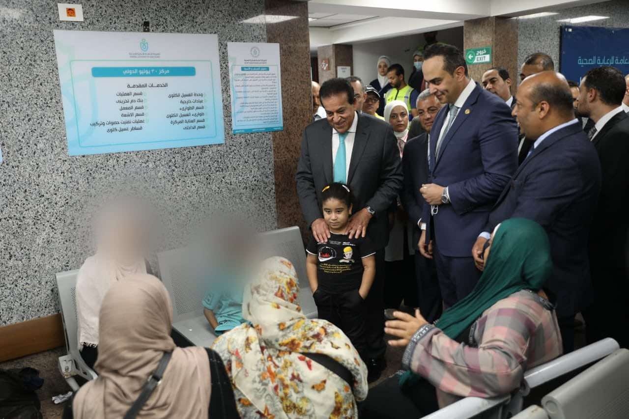 وزير الصحة يتابع تجهيز المخزن الاستراتيجي لفرع هيئة الرعاية الصحية بالإسماعيلية