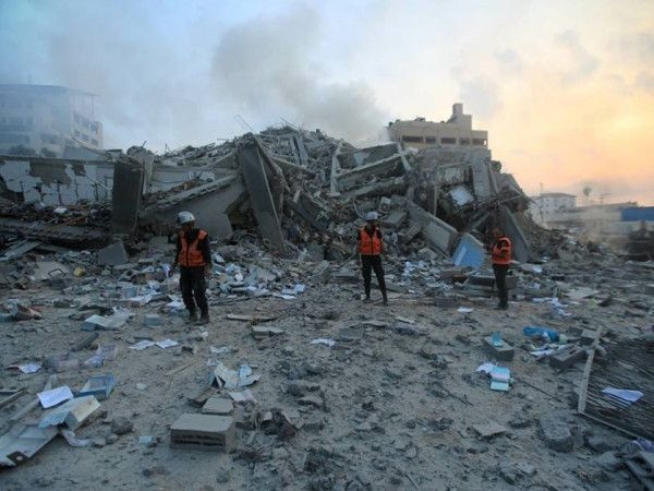 3 شهداء في قصف على دير البلح وخان يونس