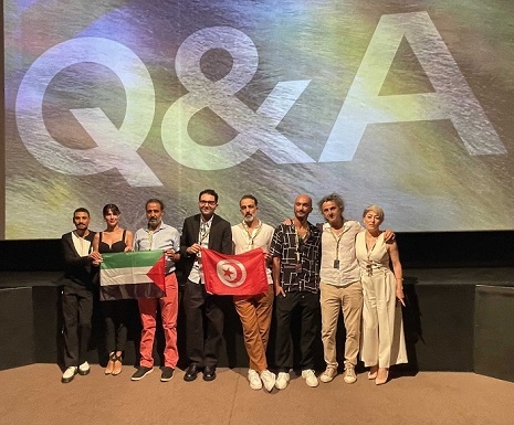 بعلمي تونس وفلسطين.. أسرة فيلم اغتراب تحتفل بعرضه الأول في مهرجان لوكارنو السينمائي الدولي