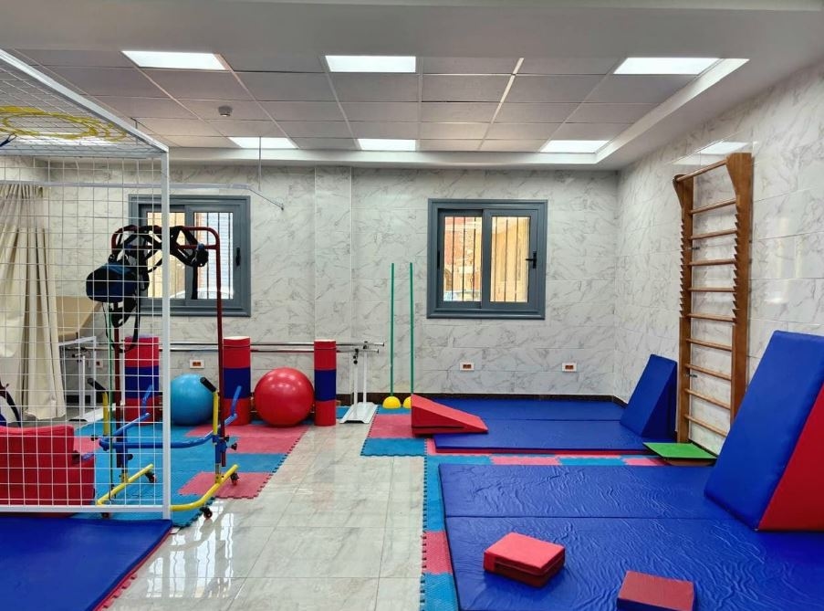 بدء تشغيل عيادة العلاج الطبيعي للأطفال في مركز طب أسرة العوامية بالأقصر لخدمة منتفعي التأمين الصحي