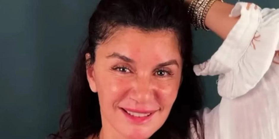 غادة عادل بعد خضوعها لعملية شد وجه.. ماذا تغير في شكلها قبل وبعد؟