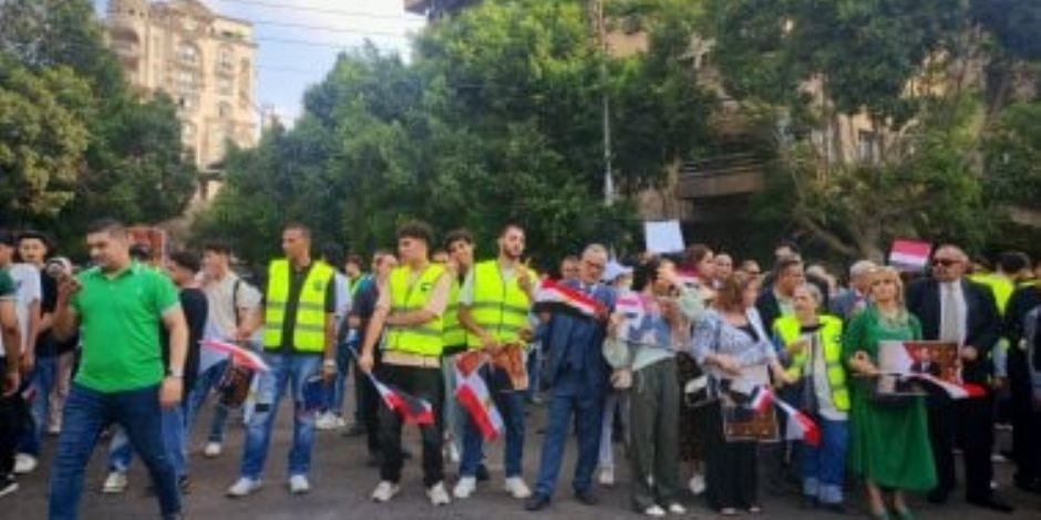 الرئيس السيسى يدلى بصوته فى انتخابات مجلس الشيوخ بإحدى مدارس مصر الجديدة