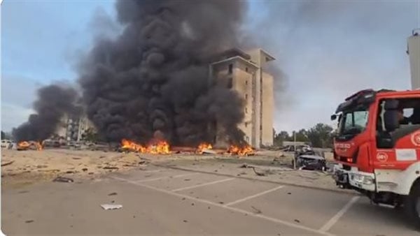 إعلام إسرائيلي: إغلاق محطة قطارات في بئر السبع جراء سقوط صاروخ إيراني