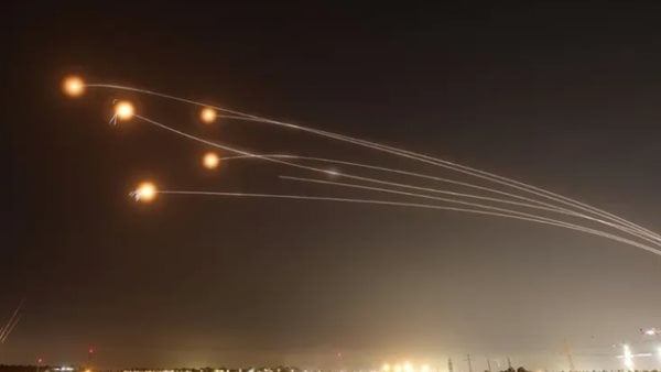 جيش الاحتلال الإسرائيلي يرصد موجة ثالثة من الصواريخ الإيرانية تجاه إسرائيل