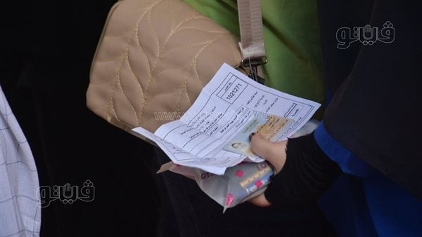 قلق وتوتر، مراجعة اللحظات الأخيرة لطلاب الثانوية العامة قبل امتحاني الفيزياء والتاريخ (صور)