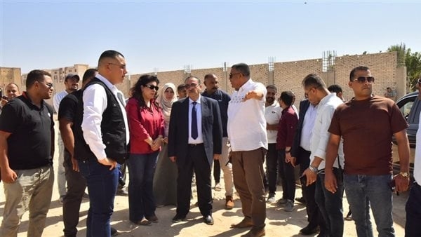 محافظ أسيوط يتفقد مجمع الصناعات الغذائية ومنتجات الرمان بالبداري (صور)