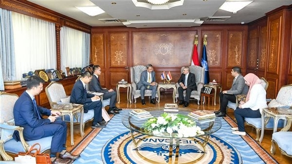 الفريق أسامة ربيع يبحث سبل التعاون المشترك مع سفير تايلاند في مجال الخدمات البحرية