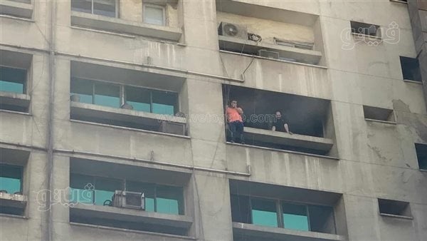 محتجزون فى سنترال رمسيس يحاولون القفز من الشبابيك هربا من النيران (فيديو وصور)