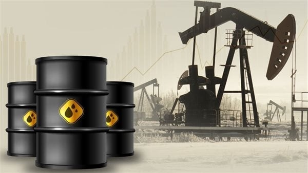 انخفاض جديد في أسعار النفط مع تركيز السوق على مهلة عقوبات ترامب على روسيا