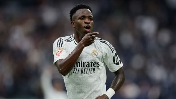 4 عوامل تهدد انتقال فينيسيوس جونيور إلى ليفربول.. راتبه الضخم وطلبات ريال مدريد الكبيرة.. والريدز يحدد زميله في الريال كبديل للصفقة