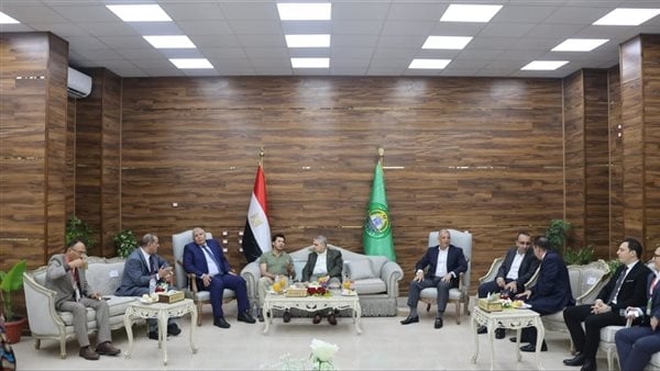 محافظ الإسماعيلية يستقبل ممثلي 18 دولة للمشاركة بمهرجان المانجو الثالث (صور)