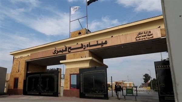 دخول 3 شاحنات وقود من معبر رفح في اتجاهها لمعبر كرم أبو سالم تمهيدا لدخولها غزة