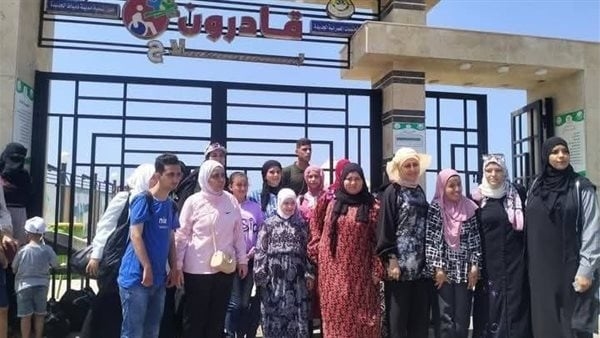 محافظ دمياط يستعرض أنشطة "المدينة الصديقة للنساء" ووحدة "أيادي مصر"