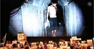 أهم الأخبار العالمية والعربية حتى منتصف الليل.. فيديو "الأسير النحيف" يشعل الداخل الإسرائيلى ضد نتنياهو.. مخاوف من صدام بين الحكومة الإسرائيلية وقادة جيش الاحتلال بسبب غزة.. ومظاهرات بتل أبيب لعقد صفقة تبادل